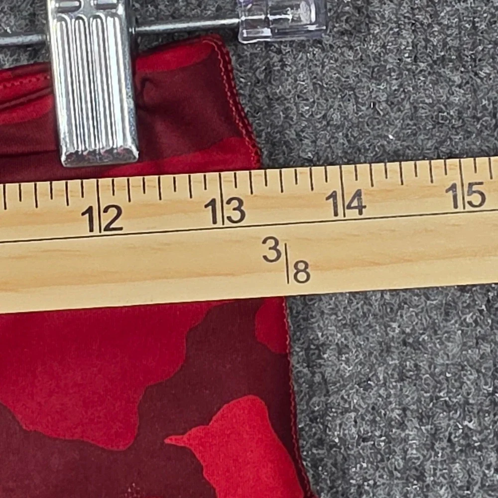 Athleta Elation Train Womens Medium Printed 7/8 Tight Holiday 2021 Red Camo Foil